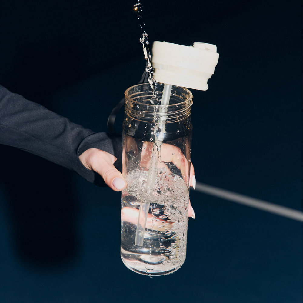 28oz-dualsip-plastic-bottle-f4 bevt0009_contigo_2225975_dualsip_28oz_oatmilkplastic_atf6